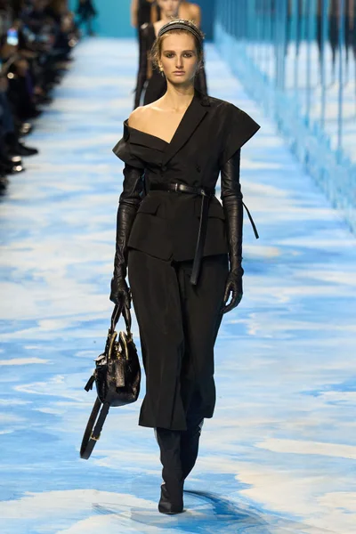 Look 8